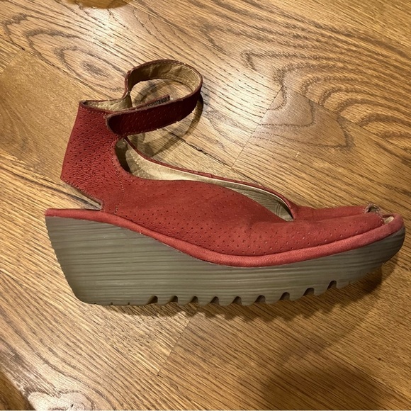 FLY London Red Yala Perforated Peep toe Wedge Shoes - 38 Velcro - Picture 4 of 11
